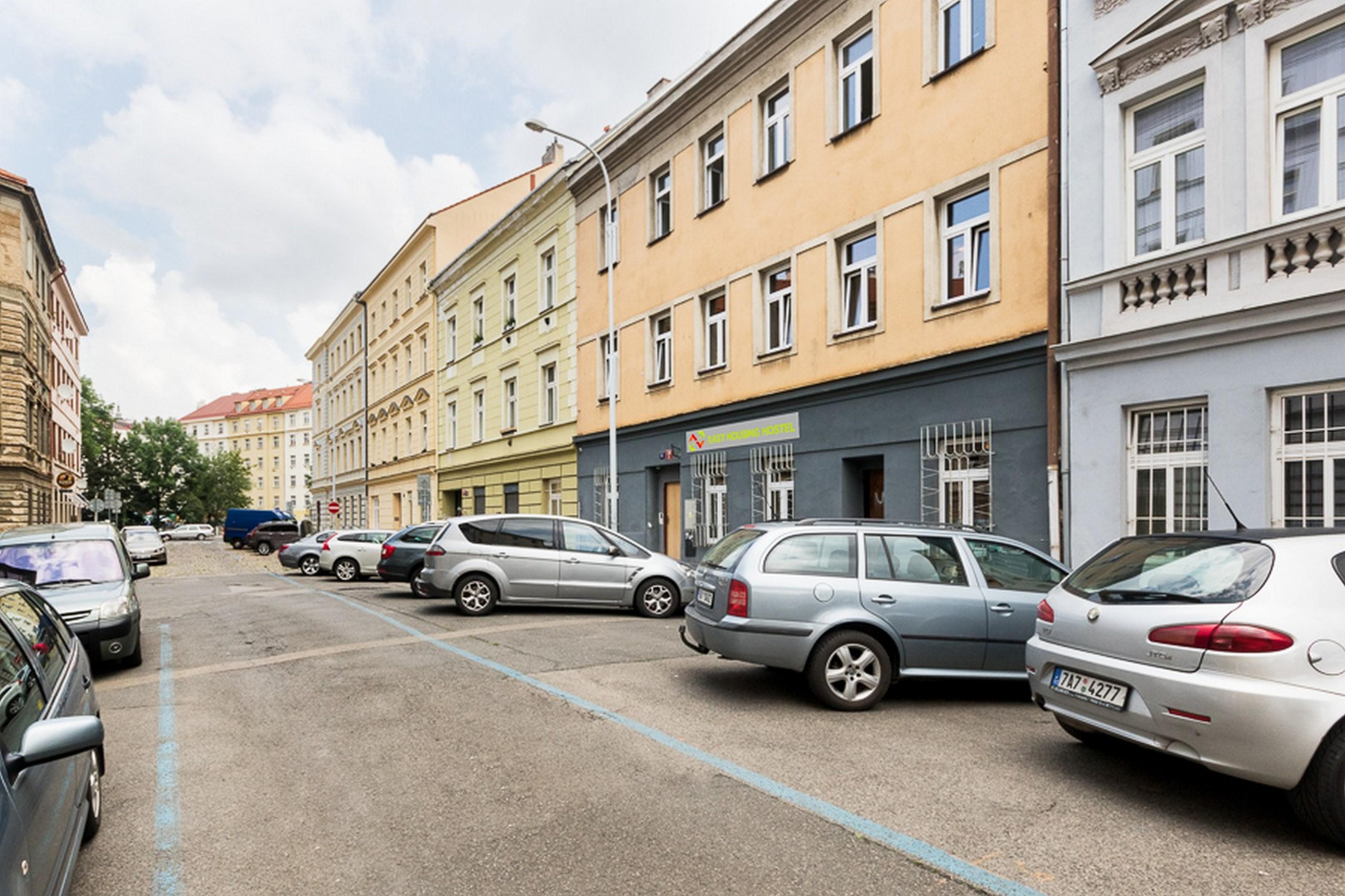 Easy Housing Hostel Praag Buitenkant foto