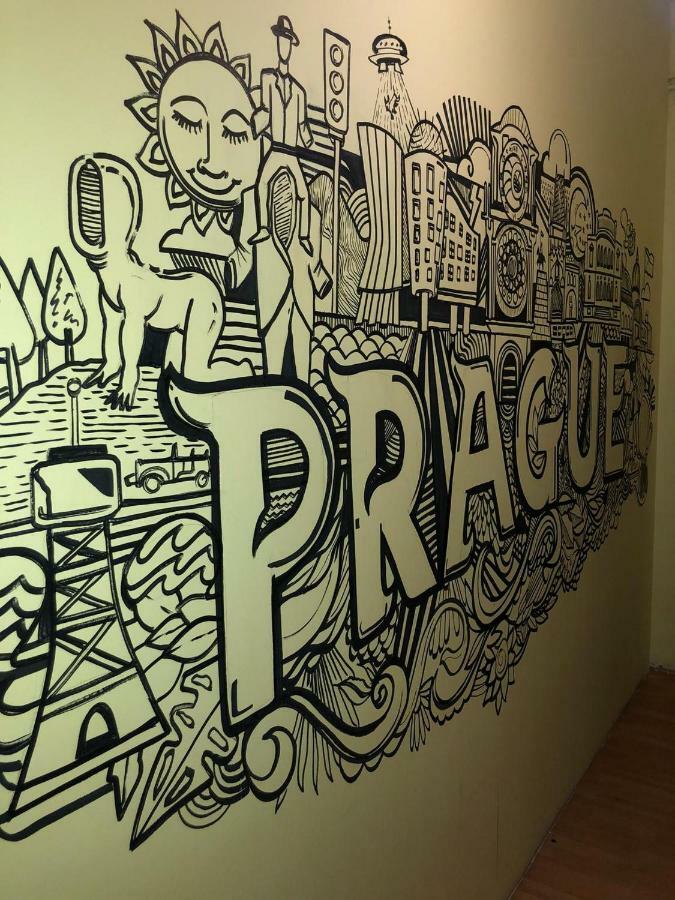 Easy Housing Hostel Praag Buitenkant foto